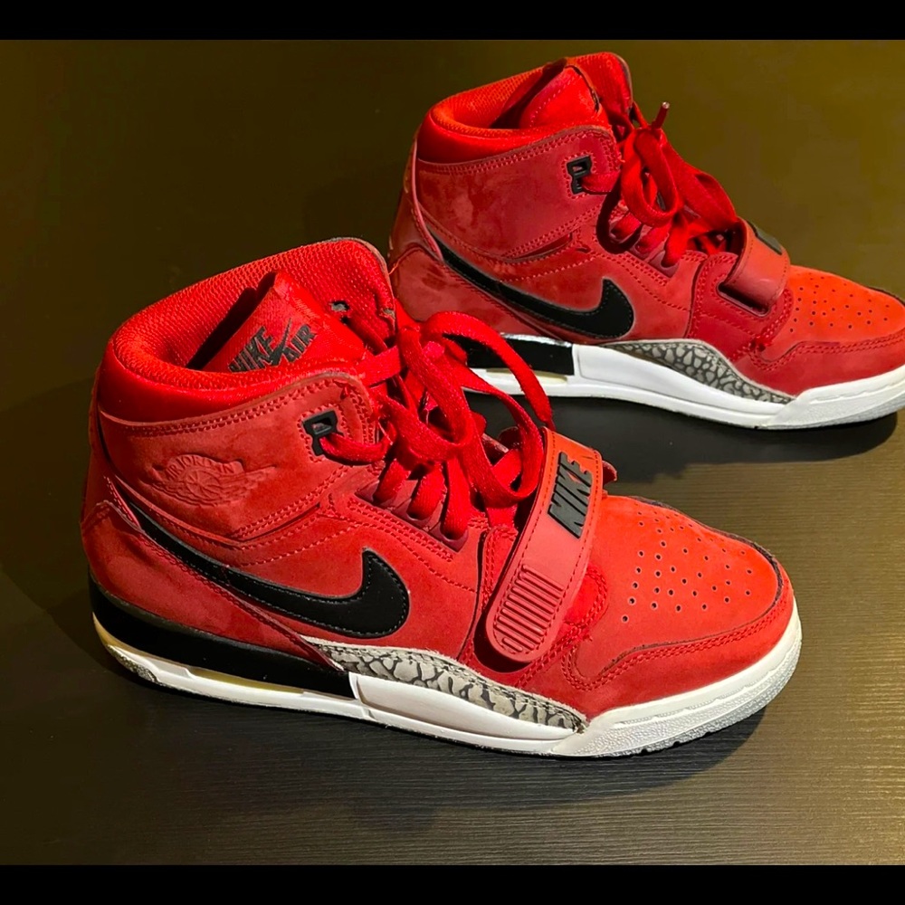 Jordan Legacy 312 Toro Sz 5Y